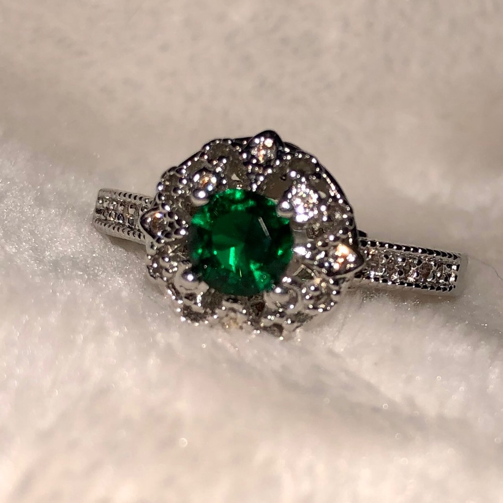 Silvertone sparkling CZ & green stone ring, size 9